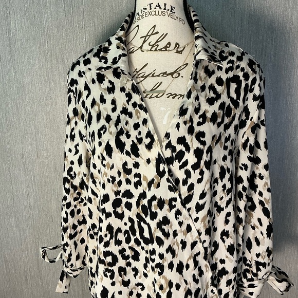 She+Sky Leopard Print Wrap Blouse Size Large - Picture 2 of 12